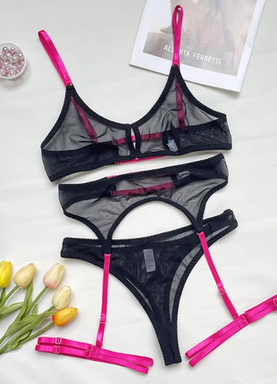 Комплект сексуальное белье черный полупрозрачный  с пикантным розовым  сеточка1 фото