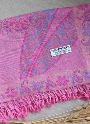 Широкий кашемировый шарф палантин розовый двусторонний с вызерунком