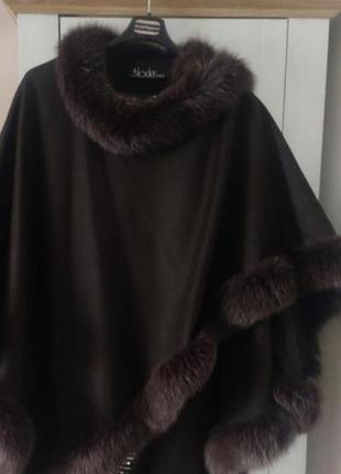 Шикарный палантин (пончо) декорирован писцом