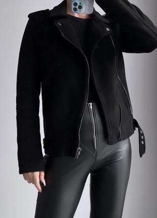 Курточка (под замш, бархат, угольного черного цвета)10 фото