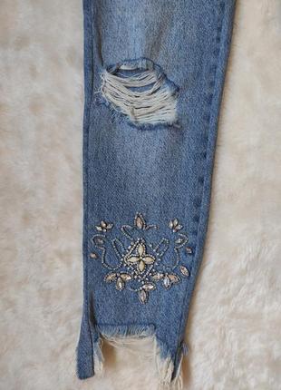 Голубые прямые джинсы скинни стрейч кроп укороченные дырками на коленях стразами камнями вышивкой za3 фото