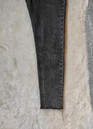 Черные серые джинсы скинни стрейч кроп укороченные необработанным краем снизу calvin klein jeans9 фото