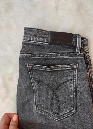 Черные серые джинсы скинни стрейч кроп укороченные необработанным краем снизу calvin klein jeans10 фото