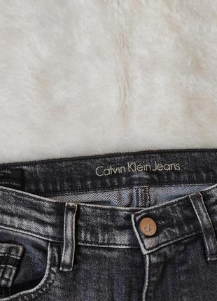 Черные серые джинсы скинни стрейч кроп укороченные необработанным краем снизу calvin klein jeans6 фото