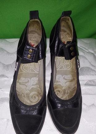 Удобные туфли (39 р.) фирменные, красивые, мягкие, хорошо смотрятся