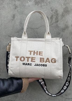 Светлая женская сумка marc jacobs medium tote bag плотный текстиль широкий ремешок марк7 фото