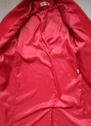 Демисезонное красное пальто3 фото