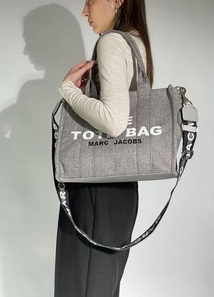 Универсальная женская сумка marc jacobs medium tote bag серого цвета шоппер на плече текстиль3 фото