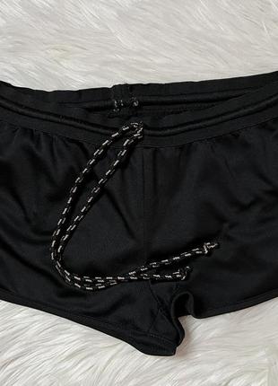 Коротенькие шорты ,спорт pull &bear