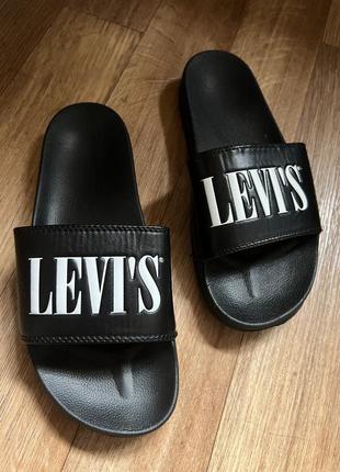 Мужские шлепанцы levi’s