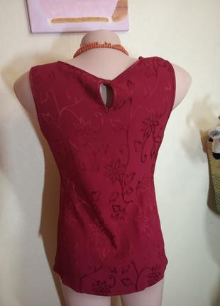Ярка бордовая блуза с переливающимся принтом4 фото