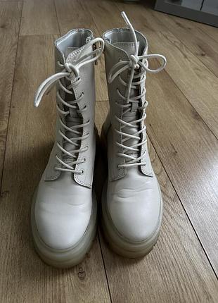 Сапоги молочного цвета.2 фото