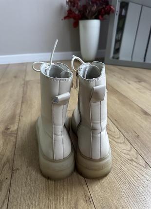 Сапоги молочного цвета.4 фото