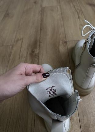 Сапоги молочного цвета.5 фото