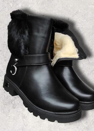 Зимние ботинки черные для девочки с мехом опушкой  на каблуке, овчинке легкие 33-371 фото