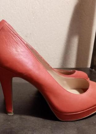 Туфлі червоні з відкритим носком на шпильці, р. 363 фото