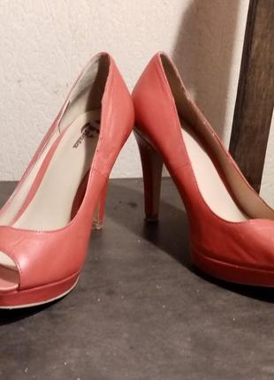 Туфлі червоні з відкритим носком на шпильці, р. 361 фото