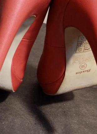 Туфлі червоні з відкритим носком на шпильці, р. 365 фото