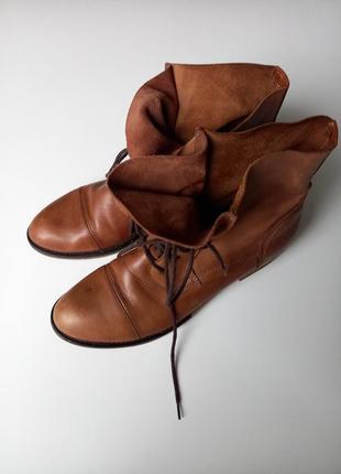 Ботинки кожаные коричневого цвета.