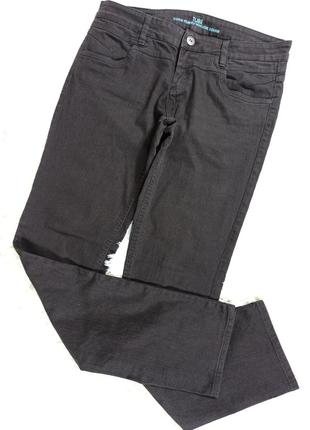 Крутые тёмно-коричневые джинсы в идеале. унисекс.