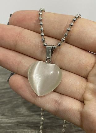 Подарок девушке - натуральный камень улексит серый кошачий глаз кулон в форме сердечка на брелке в коробочке5 фото