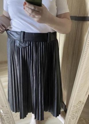 Шикарная юбка ниже колена плиссе из эко кожи 52-56 р3 фото