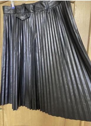 Шикарная юбка ниже колена плиссе из эко кожи 52-56 р2 фото
