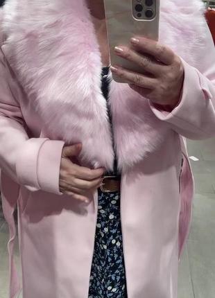 Вишукане фірмове пальто жіноче міді прямого крою з ременем демісезонне ніжно рожеве з хутром6 фото