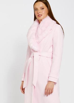 Вишукане фірмове пальто жіноче міді прямого крою з ременем демісезонне ніжно рожеве з хутром