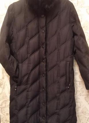 Пуховик пальто .з натуральним італія.