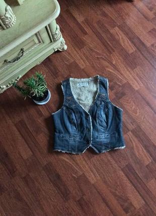 Актуальная, модная, стильная, джинсовая жилетка на меху miss etam1 фото