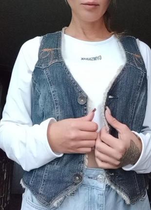 Актуальная, модная, стильная, джинсовая жилетка на меху miss etam4 фото