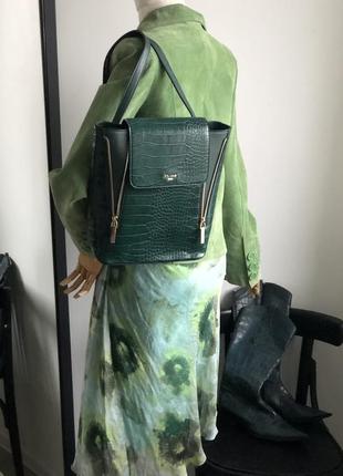 Зеленый новый  рюкзак