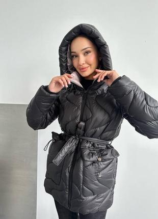 Куртка женская оверсайз теплая с капишоном на молнии с карманами с поясом качественная стильная бежевая черная7 фото