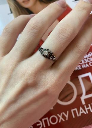 Стильная серебряная кольца с цирконием в винтажном стиле2 фото