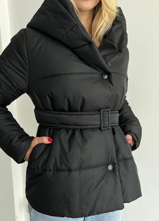 Чорна утеплена зимова куртка з поясом 3 кольори3 фото