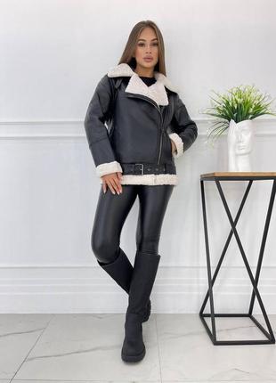 Жіноча чорна стильна дублянка з поясом біле хутро 20233 фото