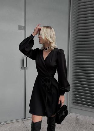 Платье короткое однонтонное на длинный рукав на длинный рукав с вырезом в зоне декольте качественная, стильная трендовая черная серая