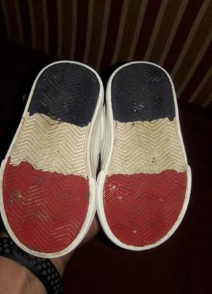 Дитяче взуття шльопанки кросівки черевики босоніжки3 фото