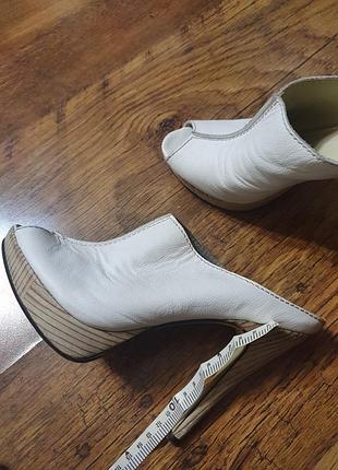 Шикарные кожанные белые туфли