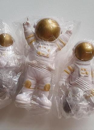 Набор космонавтов, статуэтки, фигурки, 3 шт3 фото