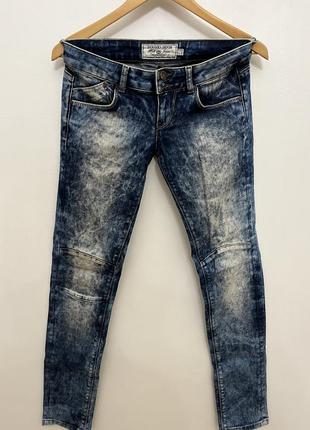 Женские джинсы bershka