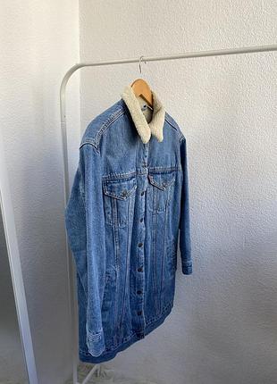 Подовжена тепла джинсова куртка levi’s1 фото