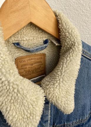 Подовжена тепла джинсова куртка levi’s8 фото