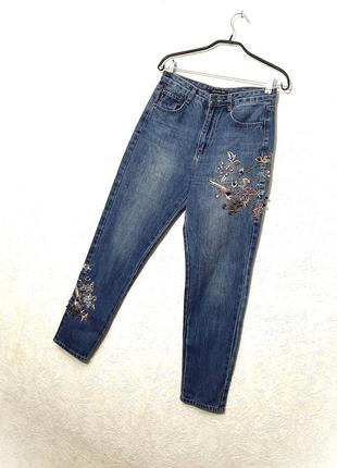 Kt moss джинсы светло-синие зауженные книзу расшивка бусины вышивка цветная 100% котон женские1 фото
