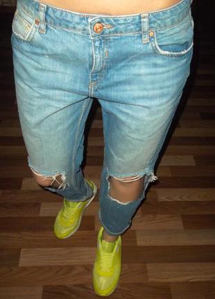 Фирменные рваные джинсы bershka