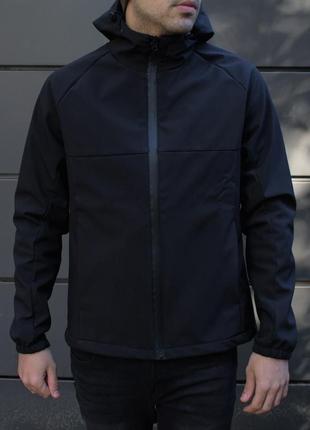 Чорна куртка soft shell на флісі6 фото