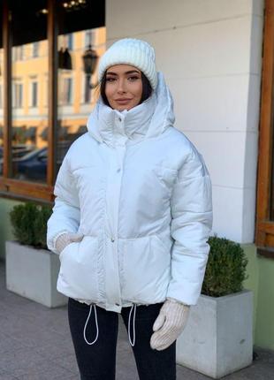 Женская короткая зимняя куртка с капюшоном2 фото