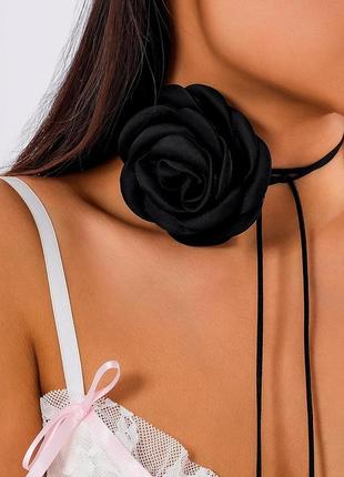 Чокер большая черная черный цветок цветком кружевная роза на нитке шнурке шнурок у2к y2k uv400 в стиле 00