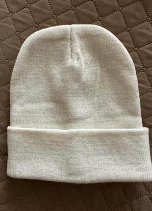 Белая шапка